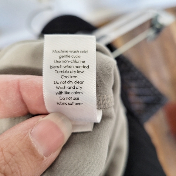 Athleta Savasana Macrame 7/8 Tight in Silver Grey Size M - Picture 9 of 10